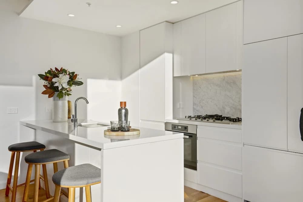 HomeHotel Luxurious Immaculate 3 Bed Apt - photo 11