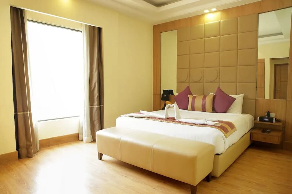 Golden Tulip - main photo