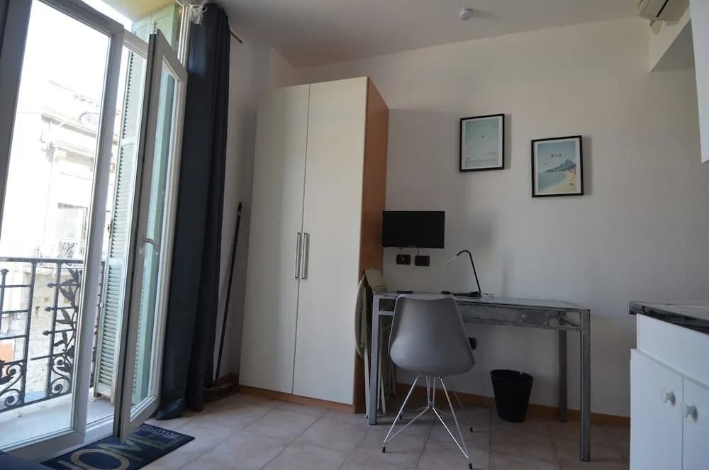 Studio in front of main train station in Nice near tramway - photo 10