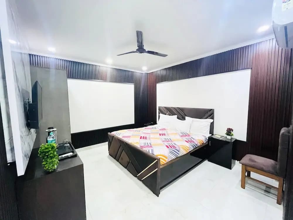 Roomshala Hotel Tom & Jerry - photo 1