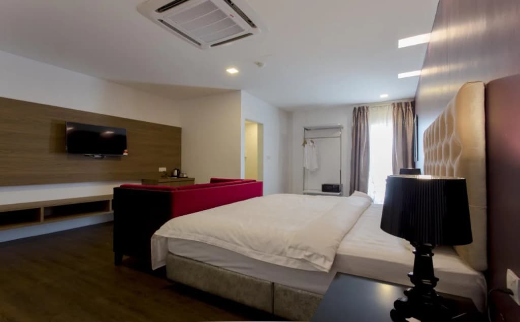 Aloha Hotel - main photo