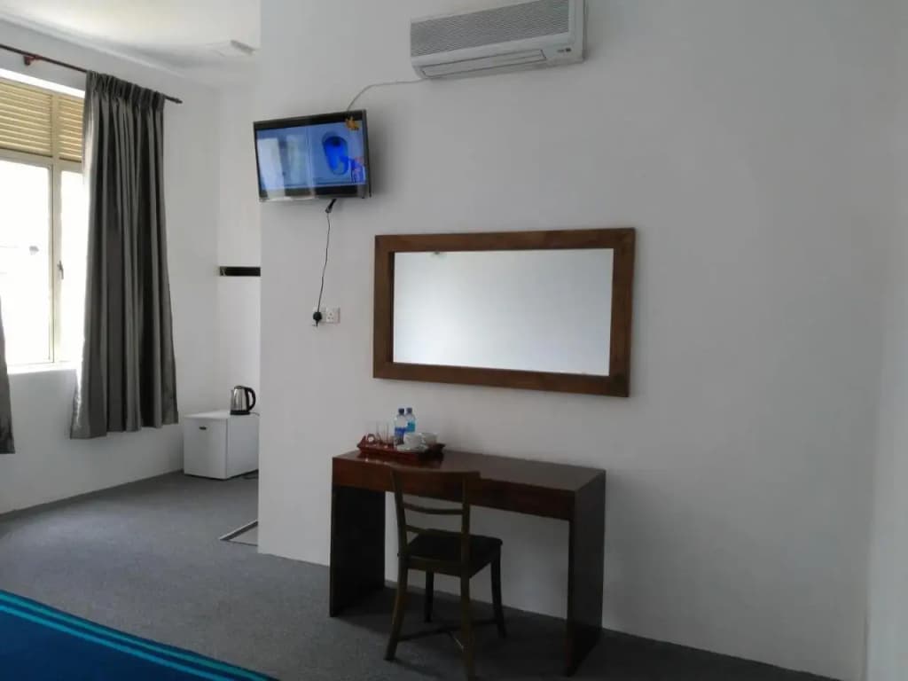 West Inn Colombo - photo 13