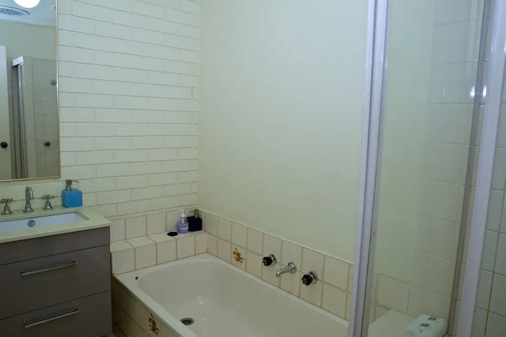 Yarra Glen Racecourse Apartments - photo 28