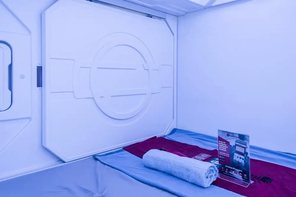 My Capsule Hotel by RedDoorz - photo 4