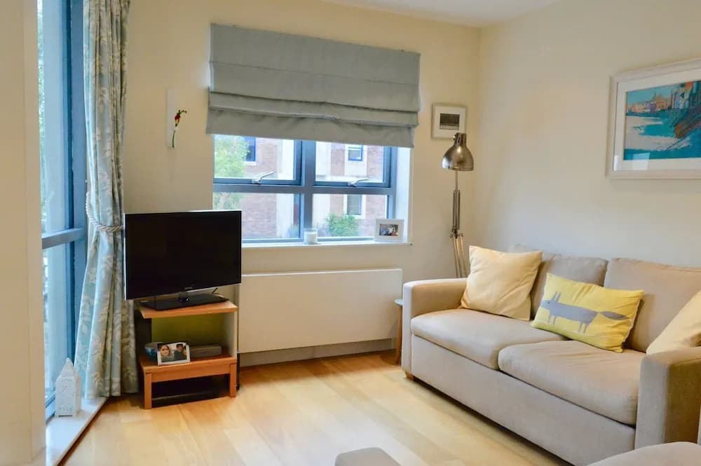 Bright Centrally Located Apartment - photo 5