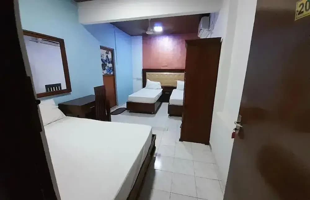 Metro Marine Drive Hotel - photo 7