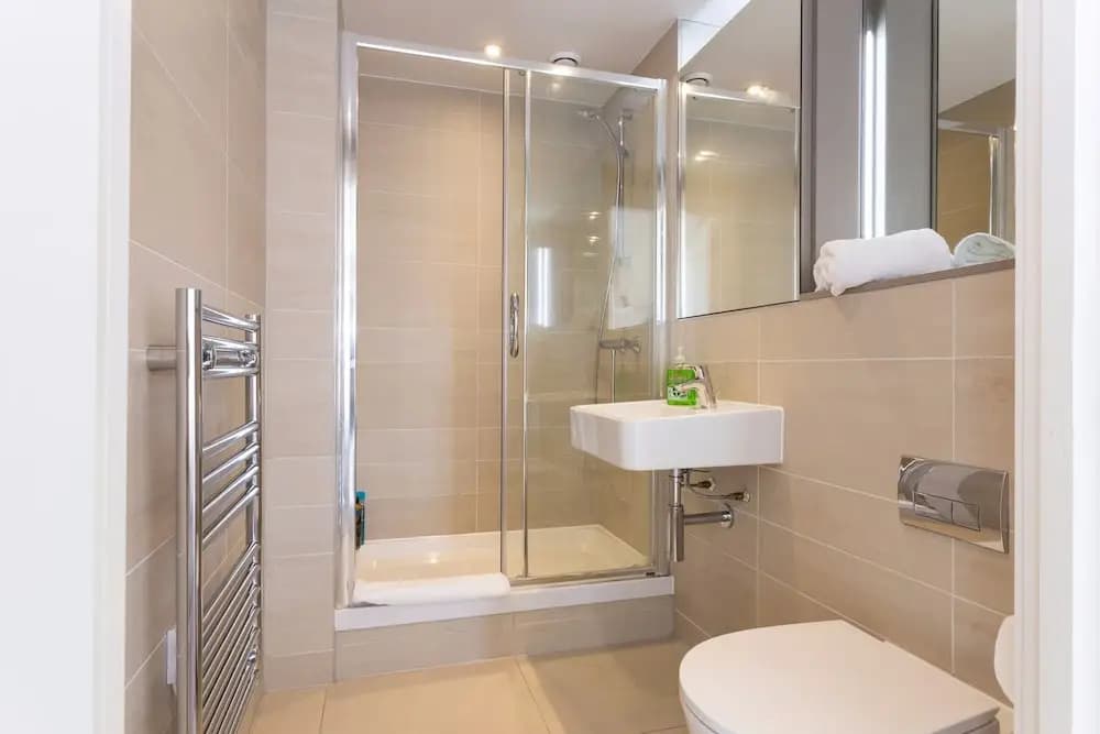 Greenwich Two Bed Flat, with Pool &Parking - photo 6