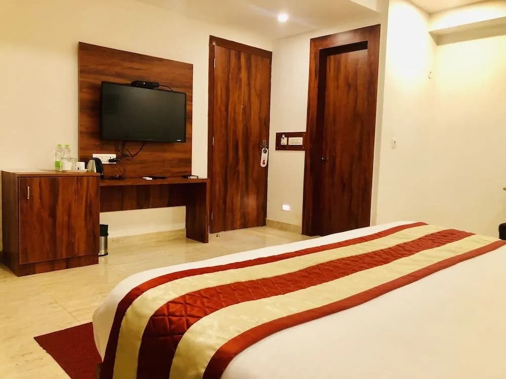 Red Crown Hotel - photo 5