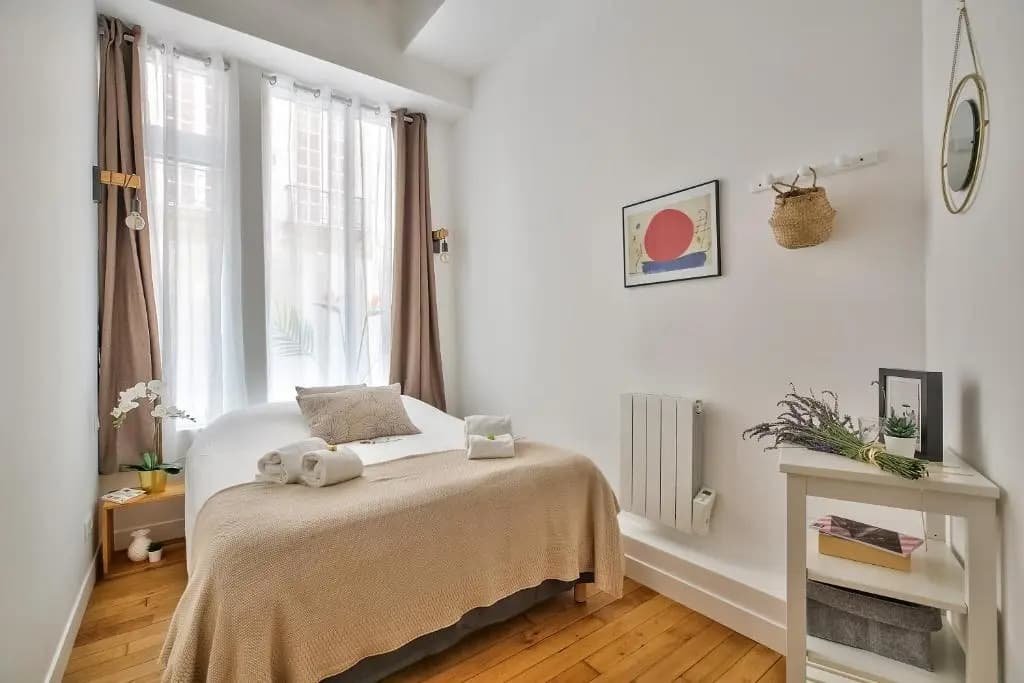 New Stunning 4 Bdrs Apt, With AC – Le Marais - photo 6