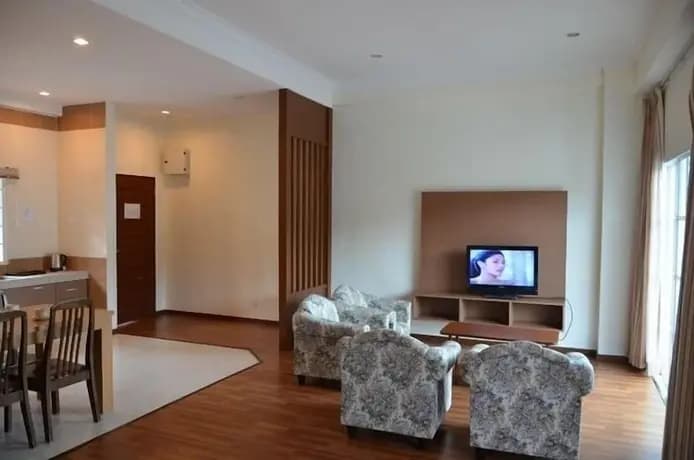 Iris House Resort - photo 2