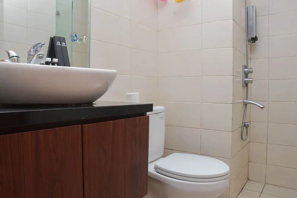 Great Location And Comfy 1Br Apartment At Woodland Park Residence - photo 9
