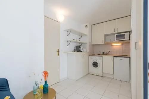 Comfortable 1 Bdr Downtown - AC & Parking - photo 2