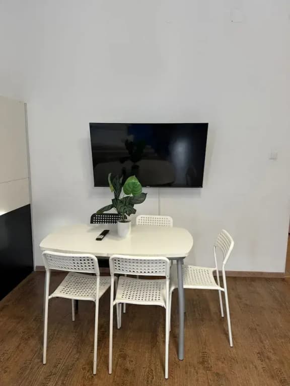Smart 2BR Apt 10 Min from Westbahnhof - photo 3