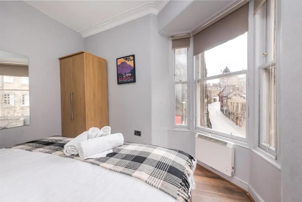 F&O Apartments - 1 bedroom Royal Mile apt Stunning castle view Sleeps 2 - photo 2