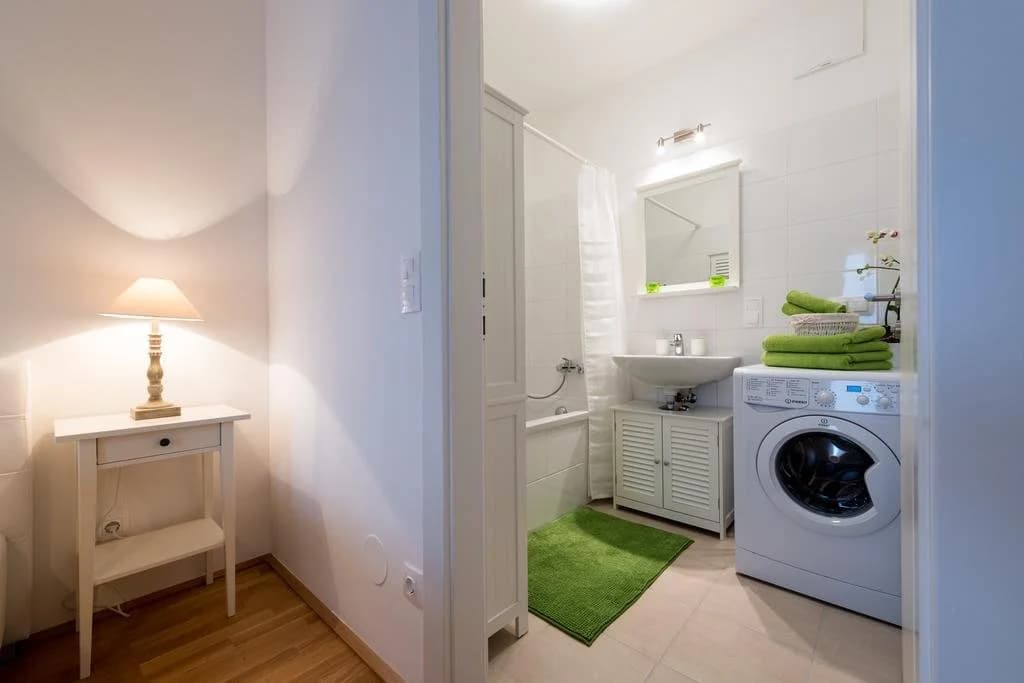 Beautiful Home - Garden Apartment - photo 24