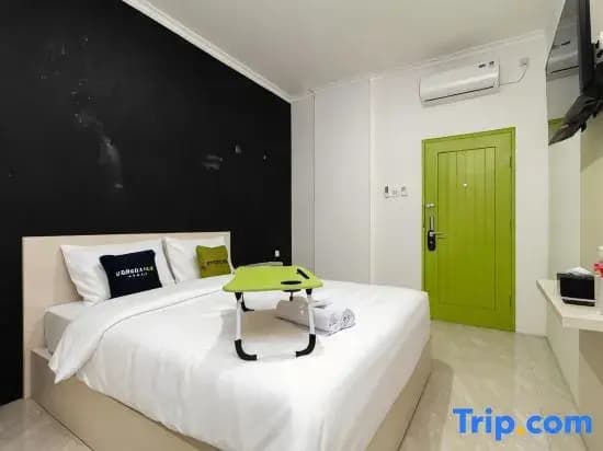 Urbanview Hotel Bizhome Artha Gading Boulevard by RedDoorz - photo 4