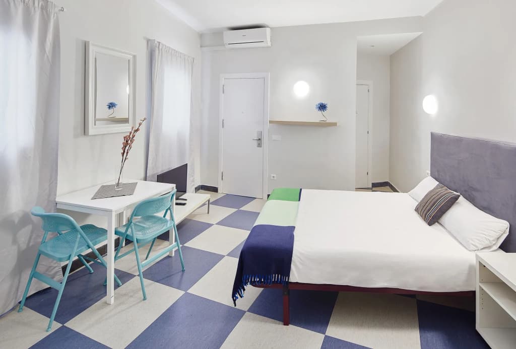 Apartamentos Mayerling Bisbe Urquinaona - photo 11