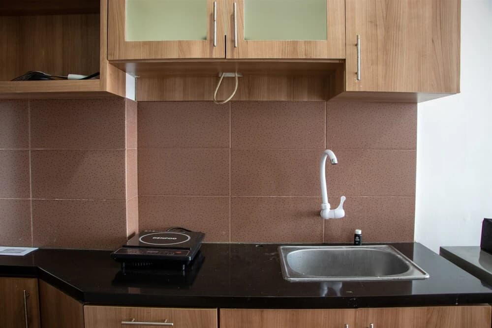 Nice And Comfort Studio Apartment At Belmont Residence Puri - photo 10