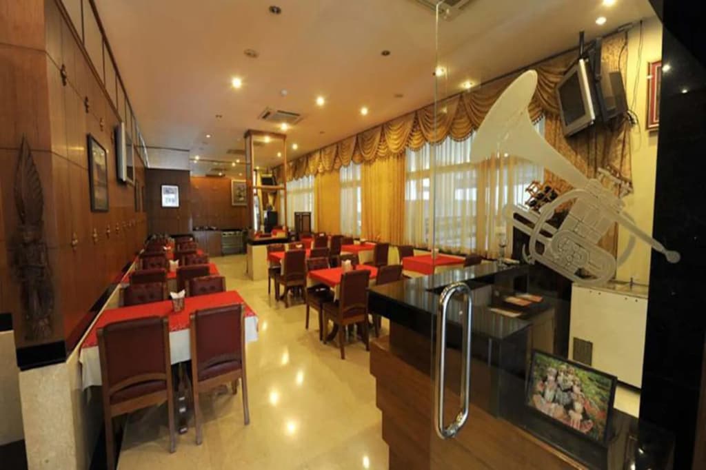 Whitehouse Condotel - photo 17