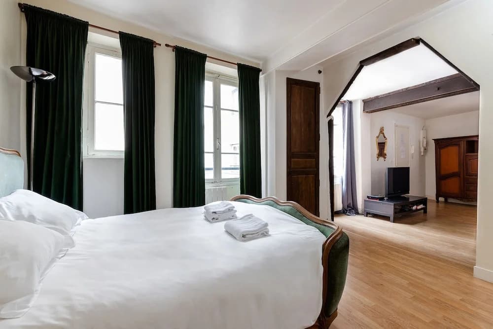 Central Paris - Chatelet Apartment - photo 3
