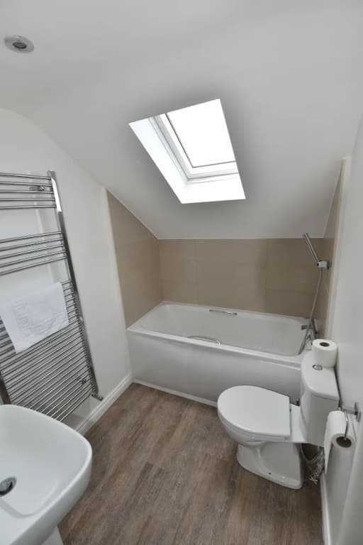 First - Seagate House Apartment - photo 8