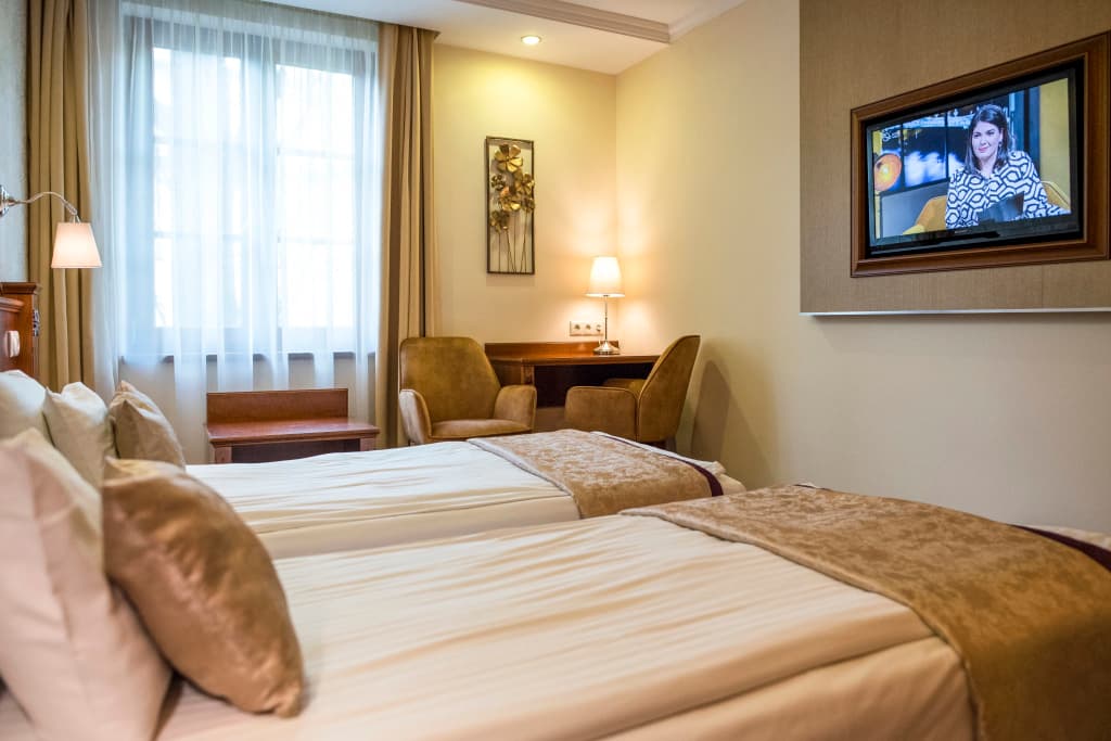 Gold Hotel Budapest - photo 3