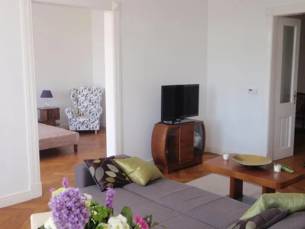 Riverfront Apartment - photo 4