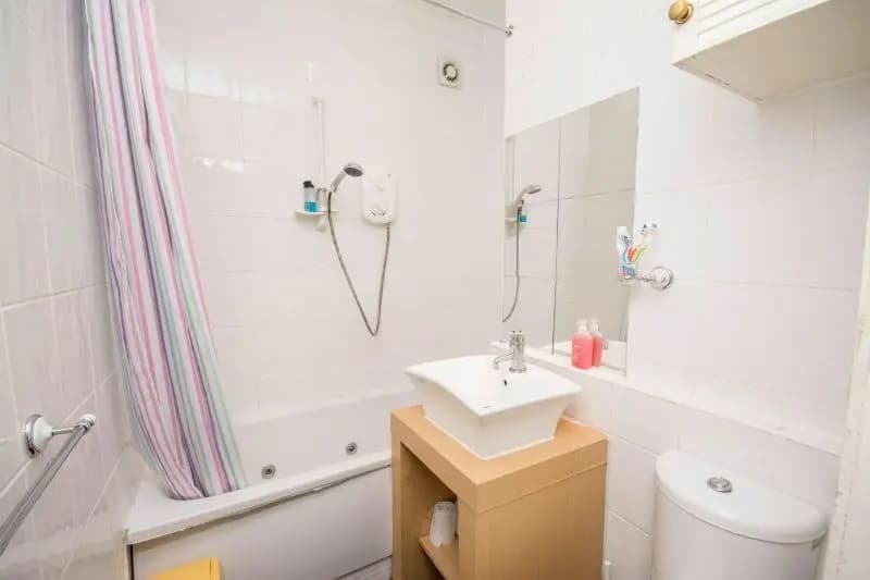 Lauriston Central Skylight Roomz - photo 37