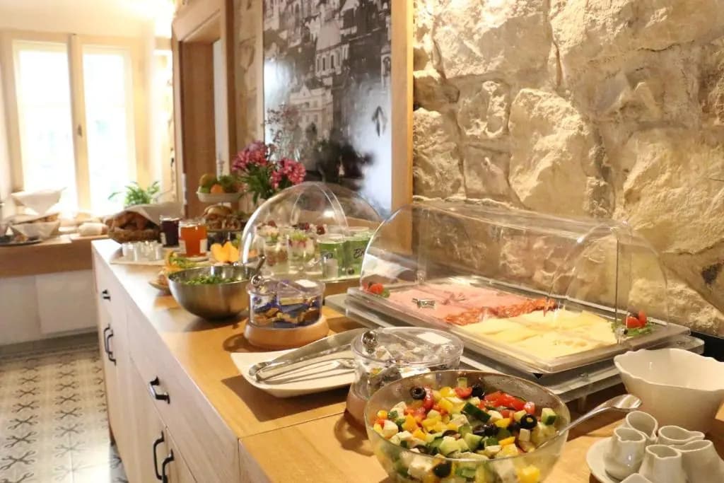 Hotel At the Green Grape - photo 13