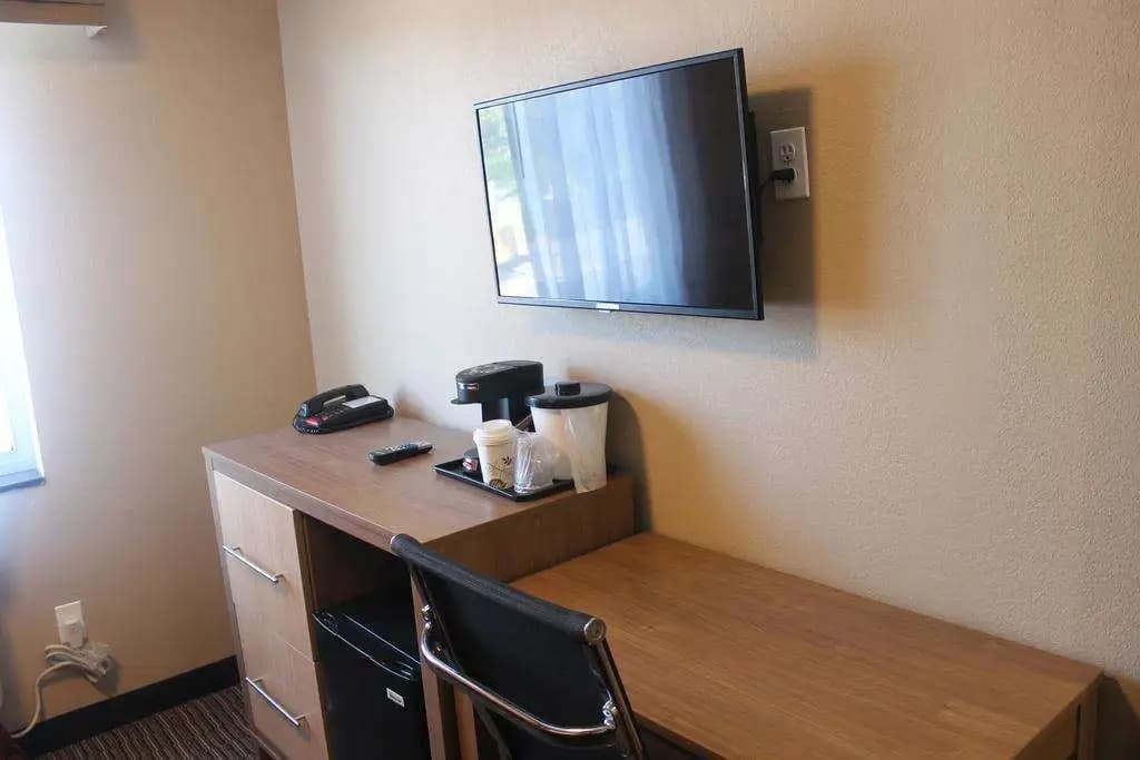Days Inn by Wyndham Brooklyn Borough Park - photo 3