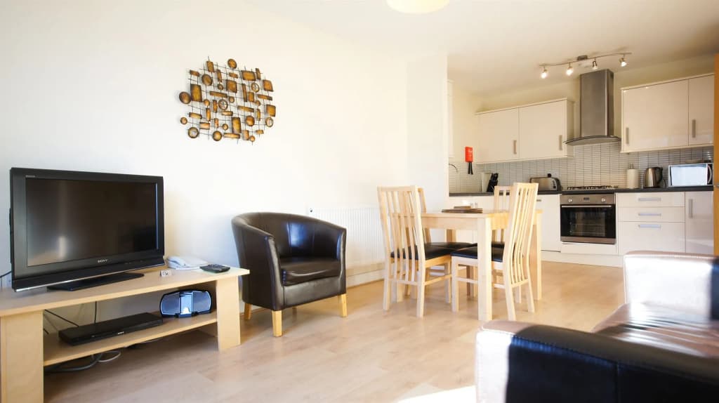 Crompton Court - photo 2