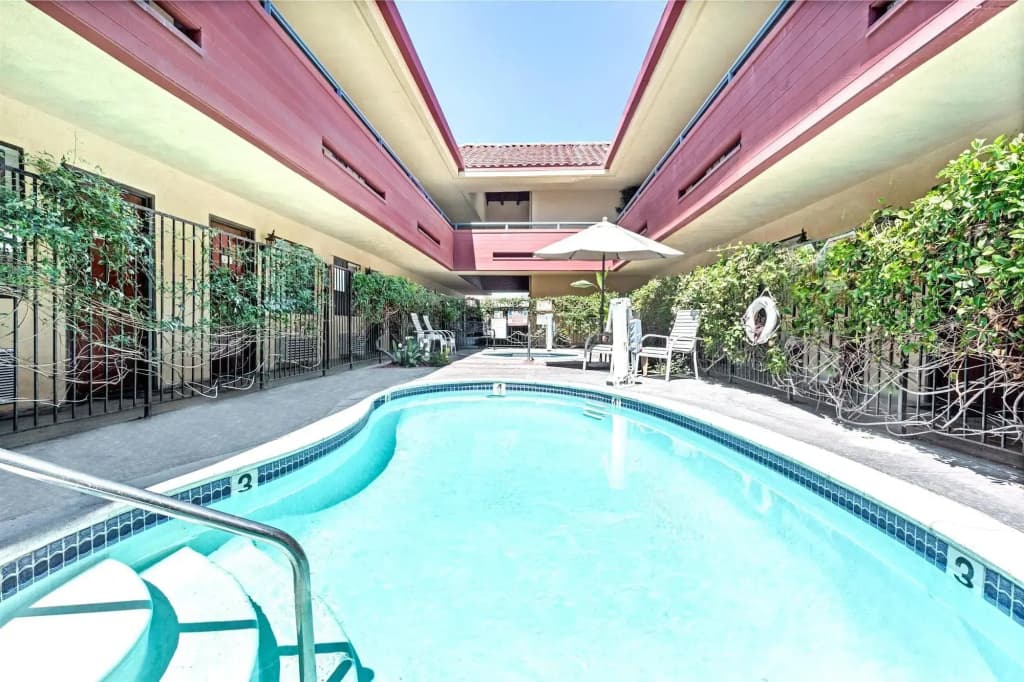 Vantage Point Inn Woodland Hills - photo 11
