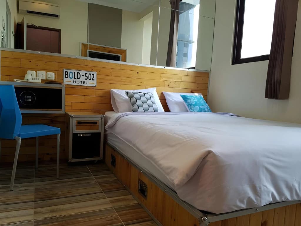 Bold Hotel Jakarta - photo 3