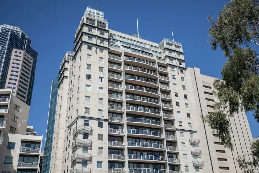 3 Bedrooms 2 Car Parks Carlton Garden Opposite - photo 1