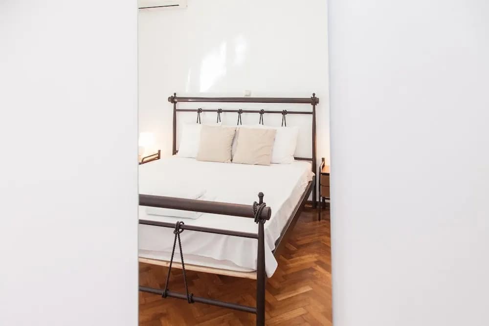 Beautiful new decorated apt in Athens - photo 3