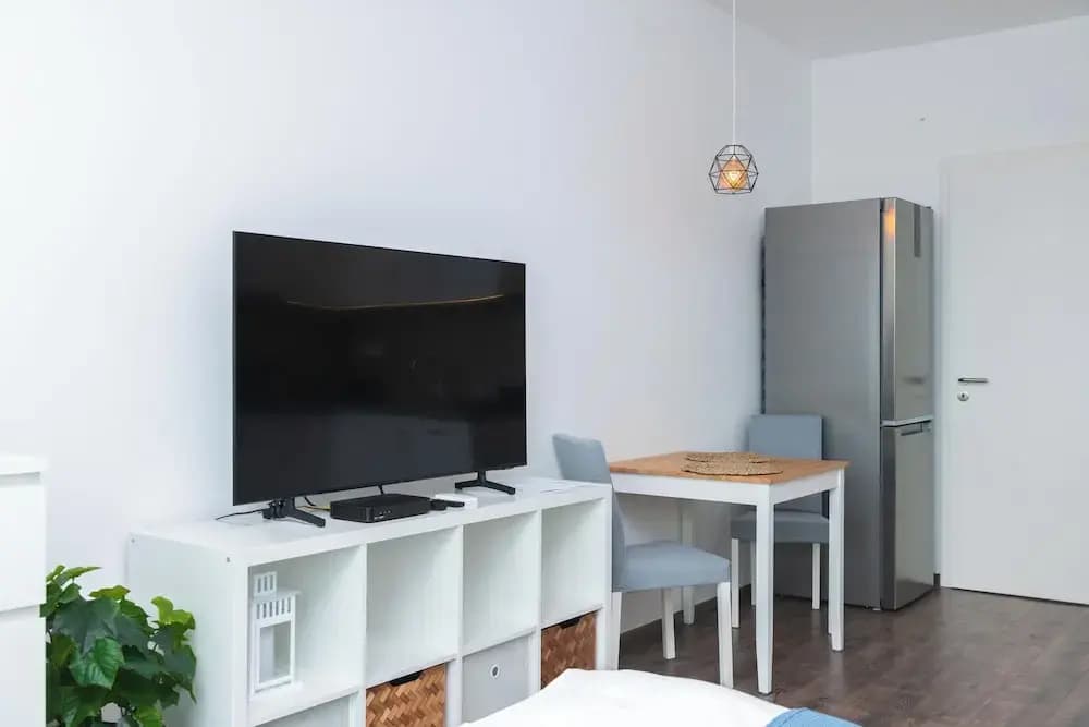 WaterFront City Apartments by FirstHost - photo 16