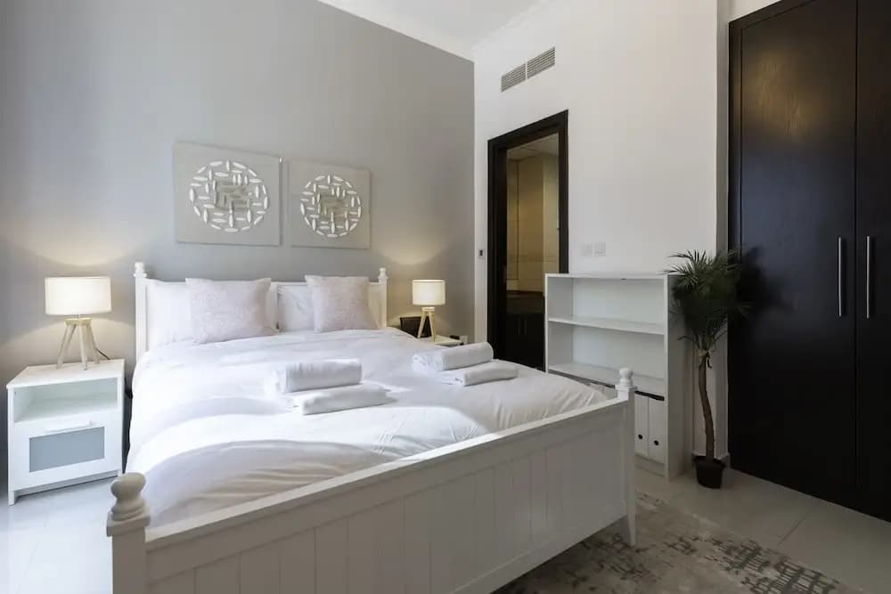Sunny Apartment in Marina With a View Ideal Location - photo 2