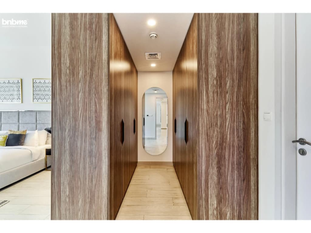 Elegant Pool View 2BR Apartment - photo 4