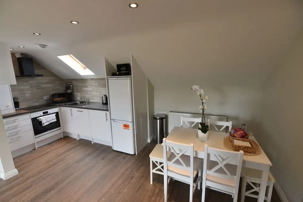 First - Seagate House Apartment - photo 12