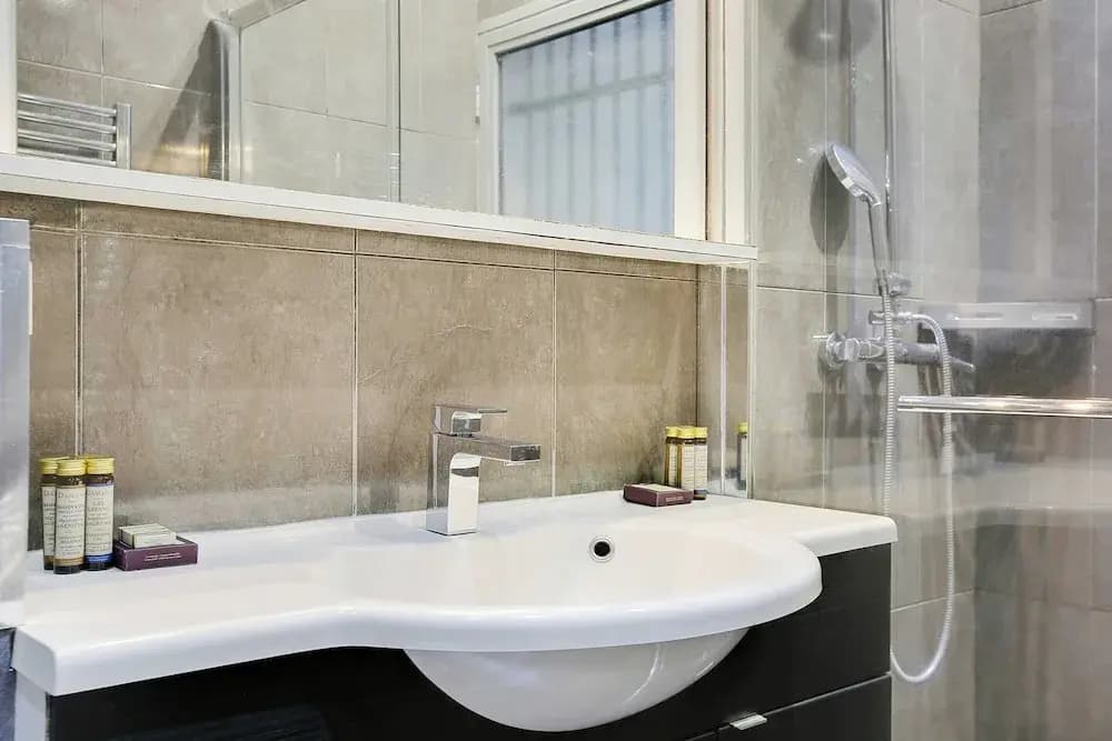 Modern Apartment - 2br/6p - Arts et Metiers - photo 10