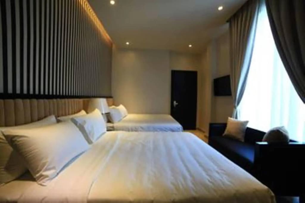 Bezel Hotel - photo 4