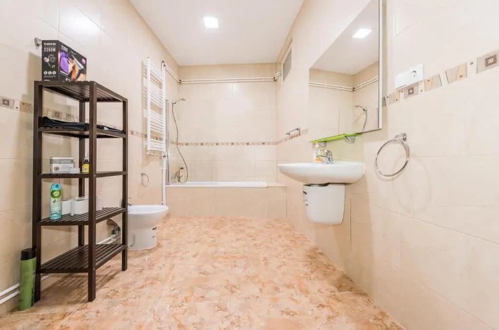 Grand Latina Apartment - photo 6