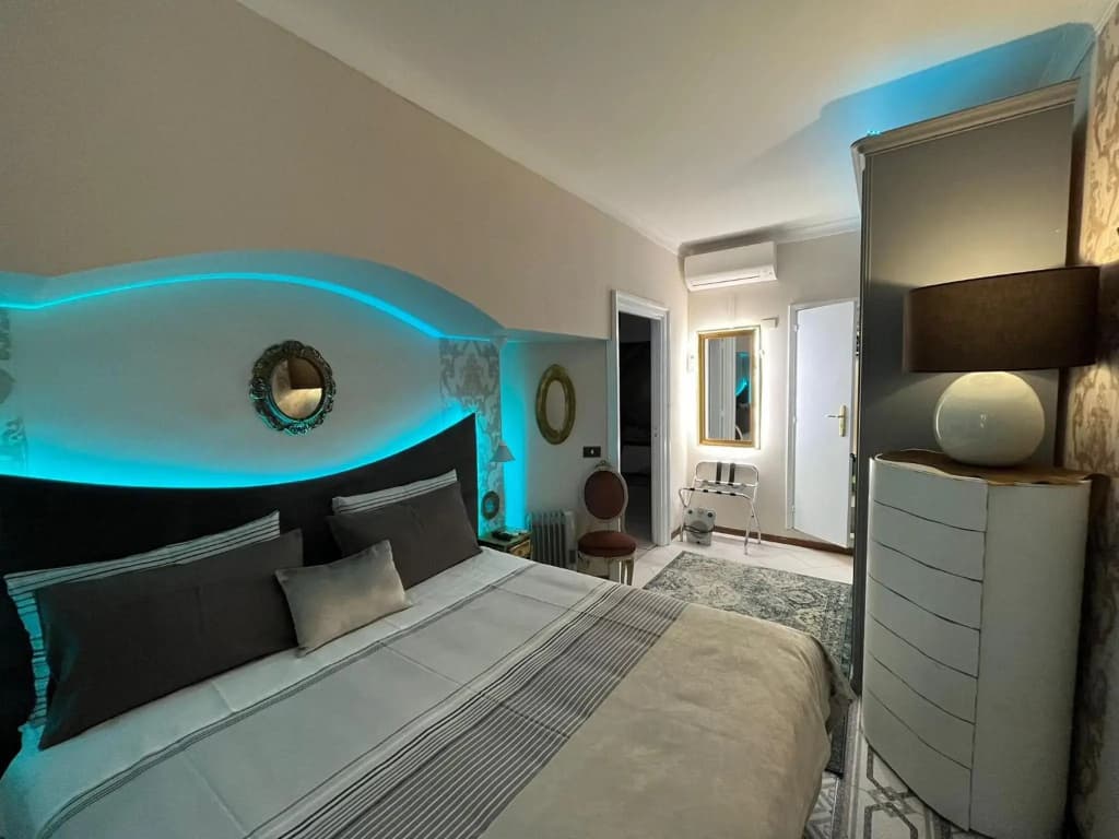 Spanish Steps bedroom - photo 27