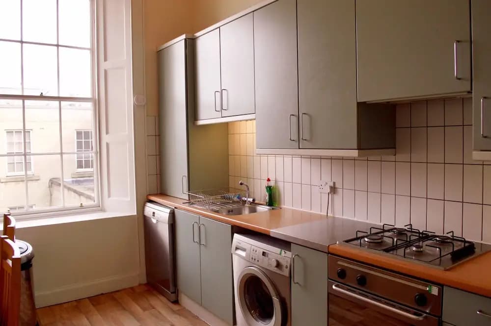 3 Bedroom Central Flat With Castle Views - photo 11