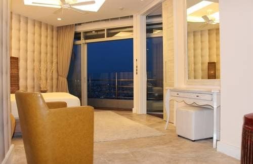 Two Bedroom Riverside Apartment - - photo 3