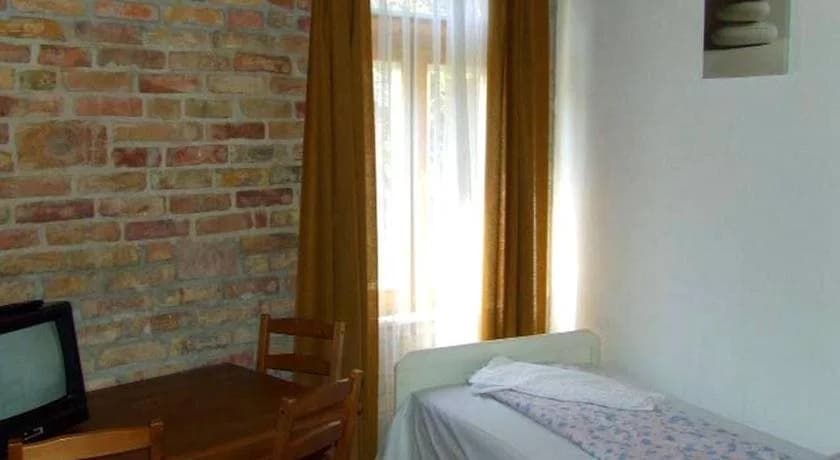 Hungaria Guesthouse - photo 4