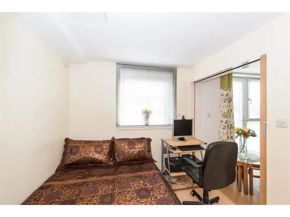 2 Bedroom Apartment In Edinburgh - photo 6