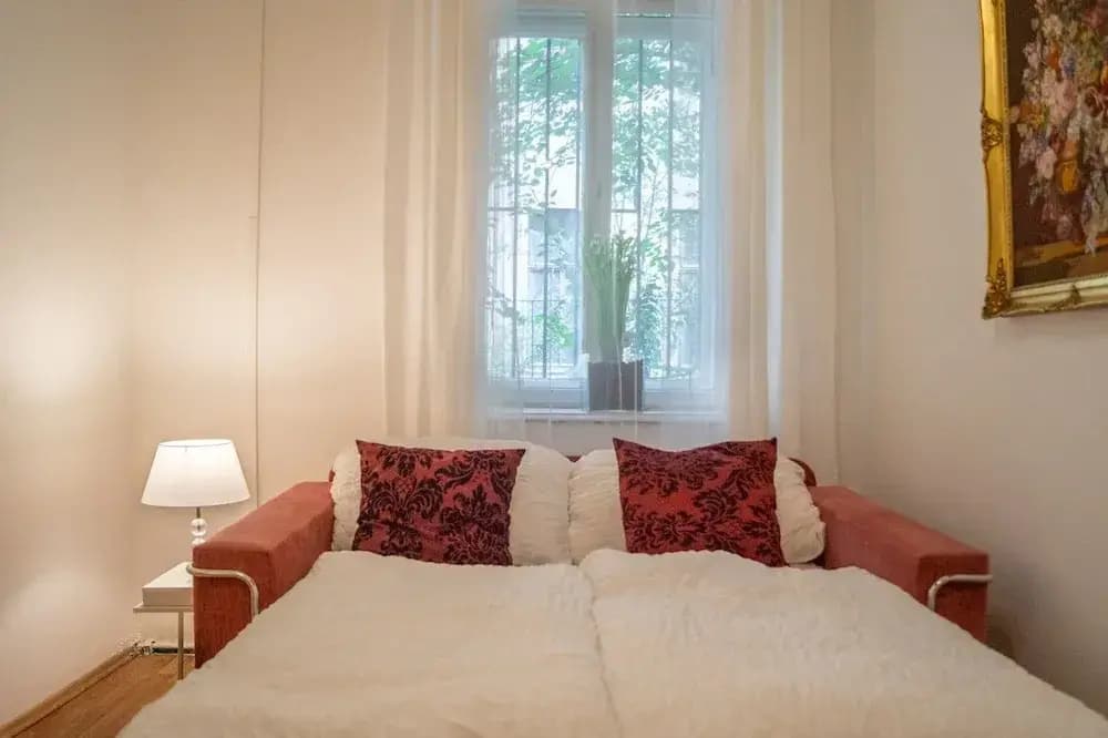 Timeless 2BR Near Downtown - photo 5