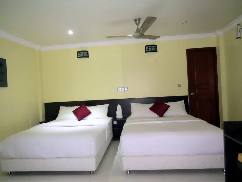 Coral Queen Inn - photo 3