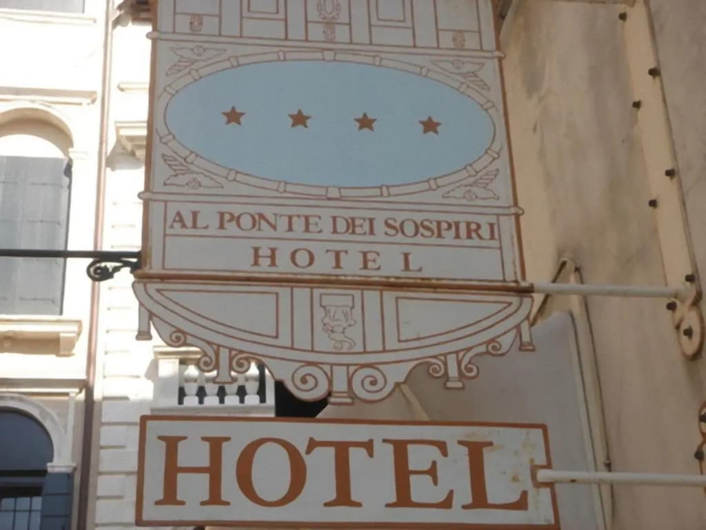 Hotel Al ponte dei sospiri - photo 1
